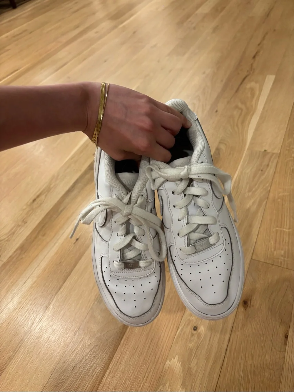 White Nike Airforce One Sneakers - Classic Style